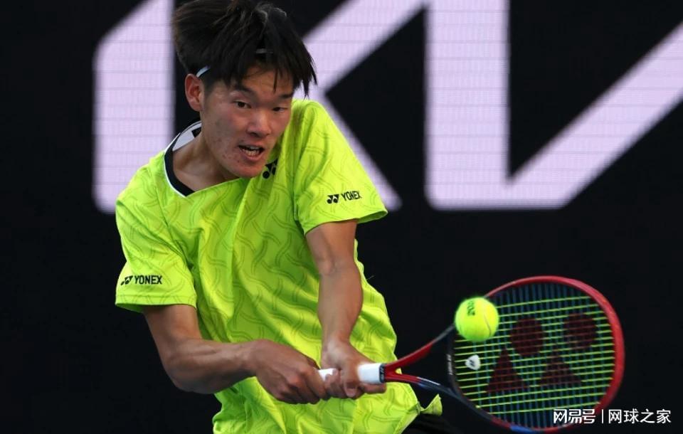 HuaTiHui-美国华裔黑马伤退无缘挑战阿卡，要拿澳网冠军的15岁中国少女夺冠