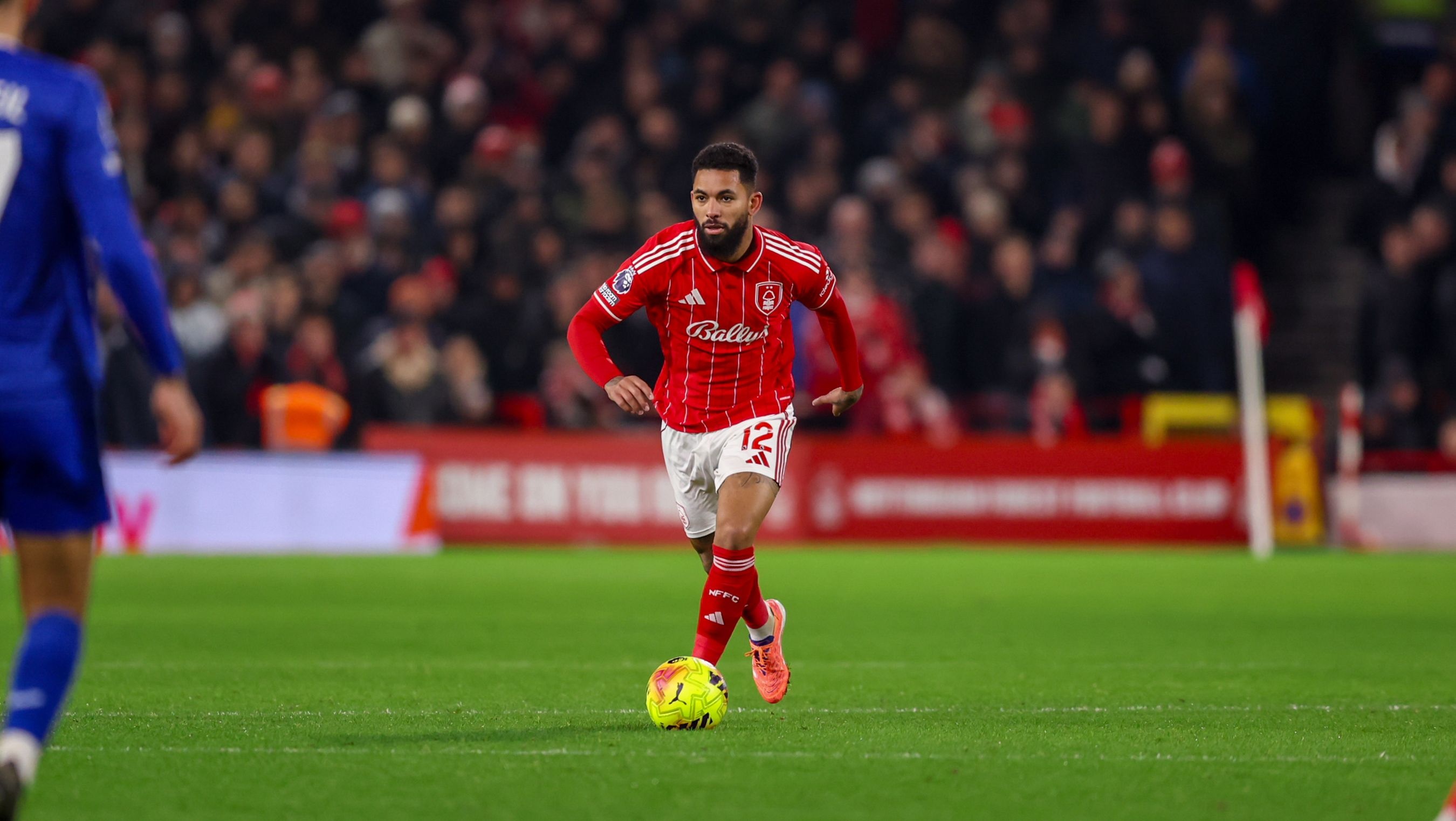 华体会app-电讯报：维拉击败切尔西，签下旧将道格拉斯·路易斯